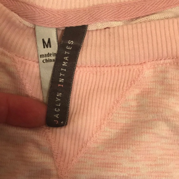 A beautiful pink light sweater - Picture 2 of 3